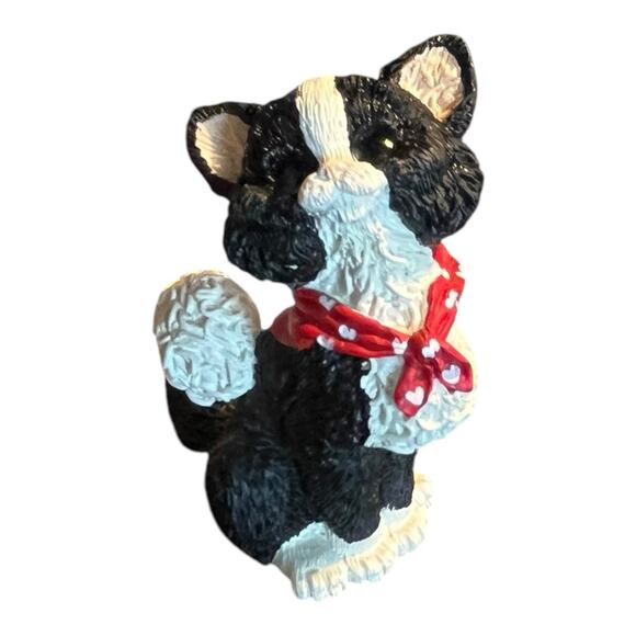 Adorable Kathy Weiss Tuxedo Kitty Cat With Heart Scarf & Bell Figurine Valentine - Picture 1 of 10